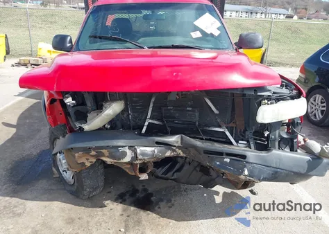 2001 Chevrolet Silverado 2500Hd z USA, uszkodzony, nr VIN 1GCHC24U21E212731